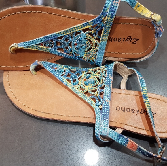 Sandles - Picture 2 of 2